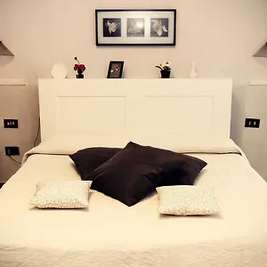 https://hotel-luna-rossa-naples.hotels-amalfi.com