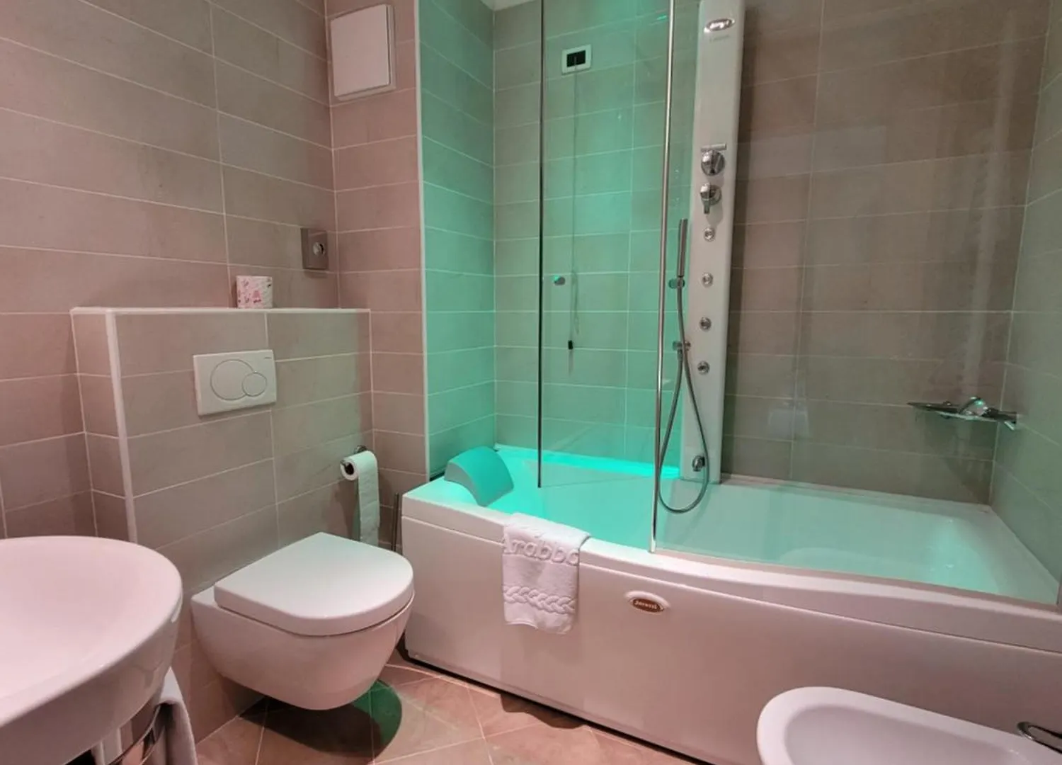 אראבה Hotel Garni Royal