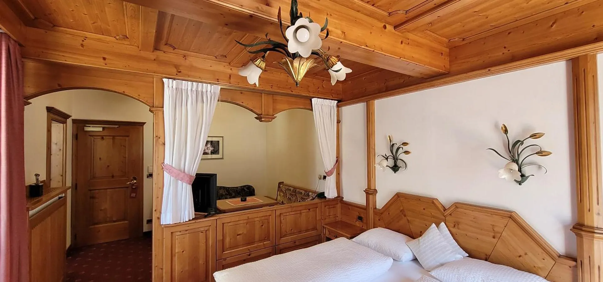 אראבה Hotel Garni Royal