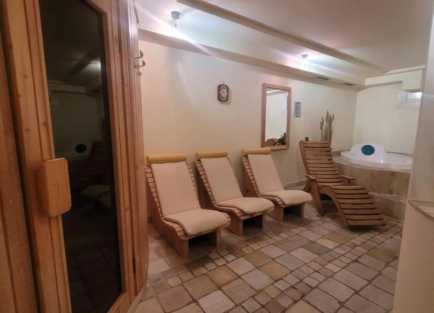 אראבה Hotel Garni Royal