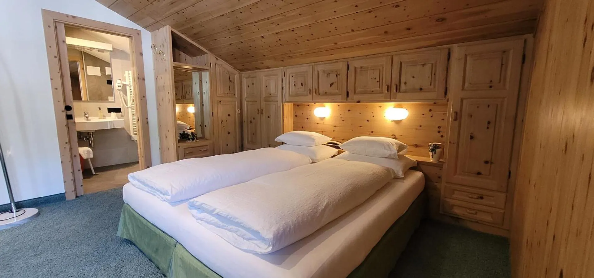 אראבה Hotel Garni Royal